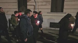 Via Crucis dei giovani. Il cardinale Cantoni ai ragazzi: “Date voce a chi non ce l’ha”