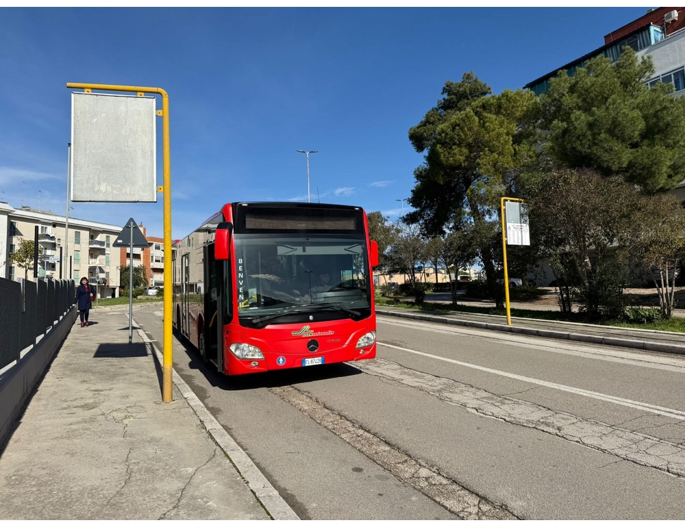 16enne accoltella 19enne sul bus, finisce in comunità, arrestati i genitori