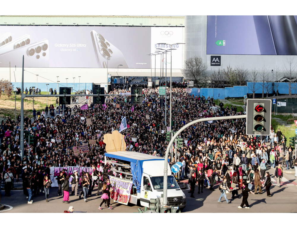 8 marzo: 10mila a Milano in corteo contro guerra e patriarcato