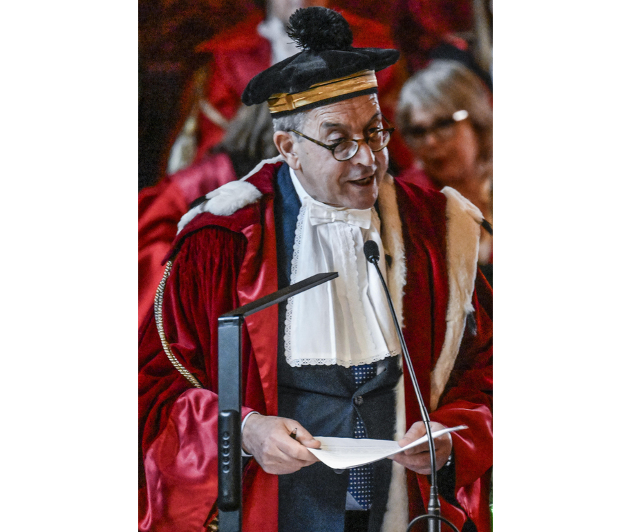 A Napoli i magistrati brindano cantando ‘Bella ciao’