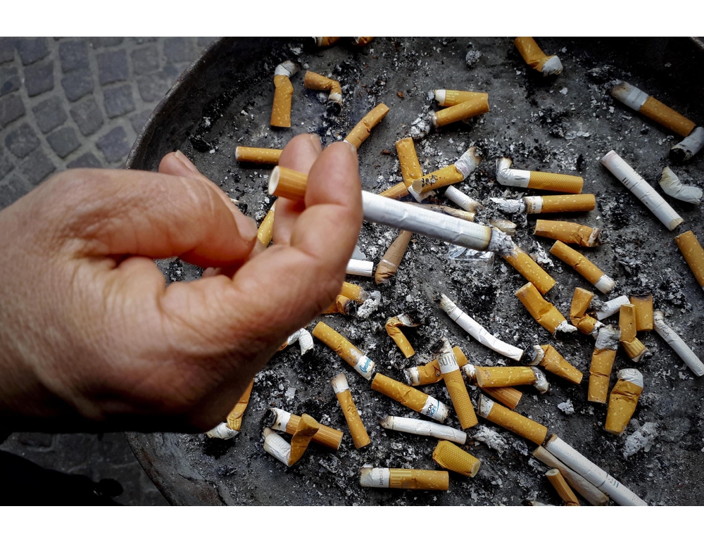 A Pesaro da aprile stop al fumo in spiaggia anche sotto l’ombrellone