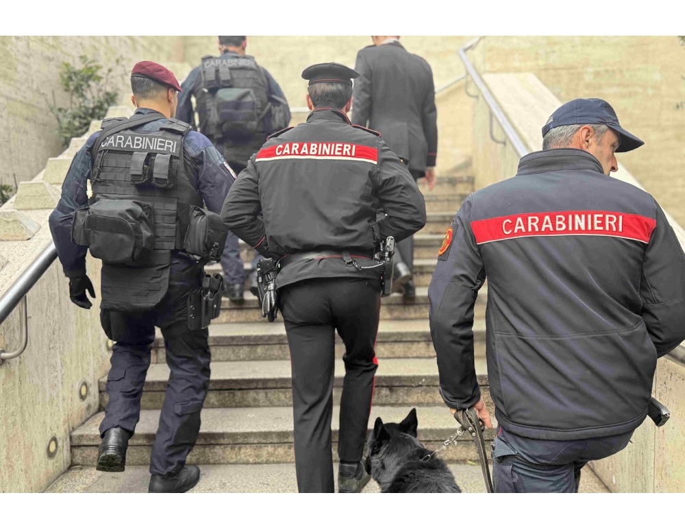 Abusi ripetuti su minore in metropolitana, arrestato 60enne a Roma