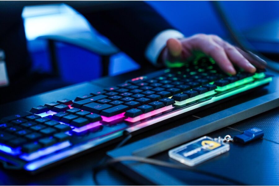 Giornalista partecipava a chat straniere. Per gip rischio inquinamento probatorio