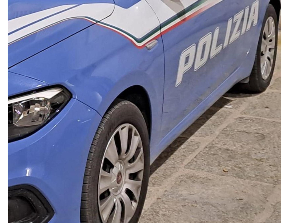 Ad Ancona la polizia arresta tre presunti scafisti sbarcati dalla Ocean Viking