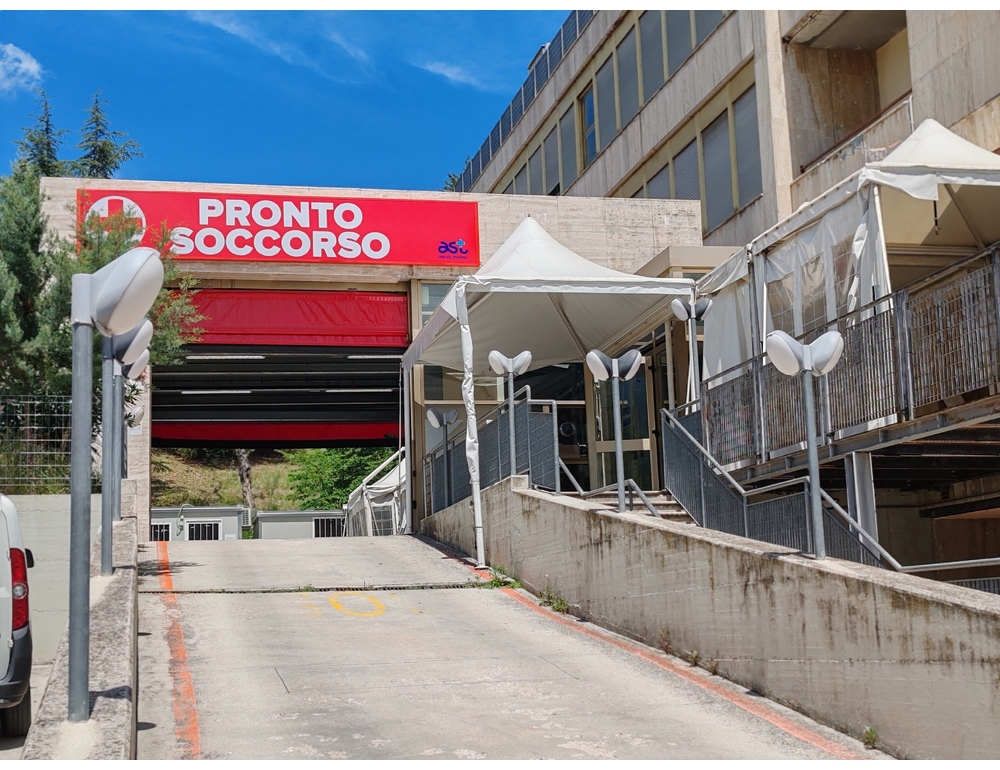 Ad Ascoli intera famiglia in ospedale per sospetta intossicazione da botulino