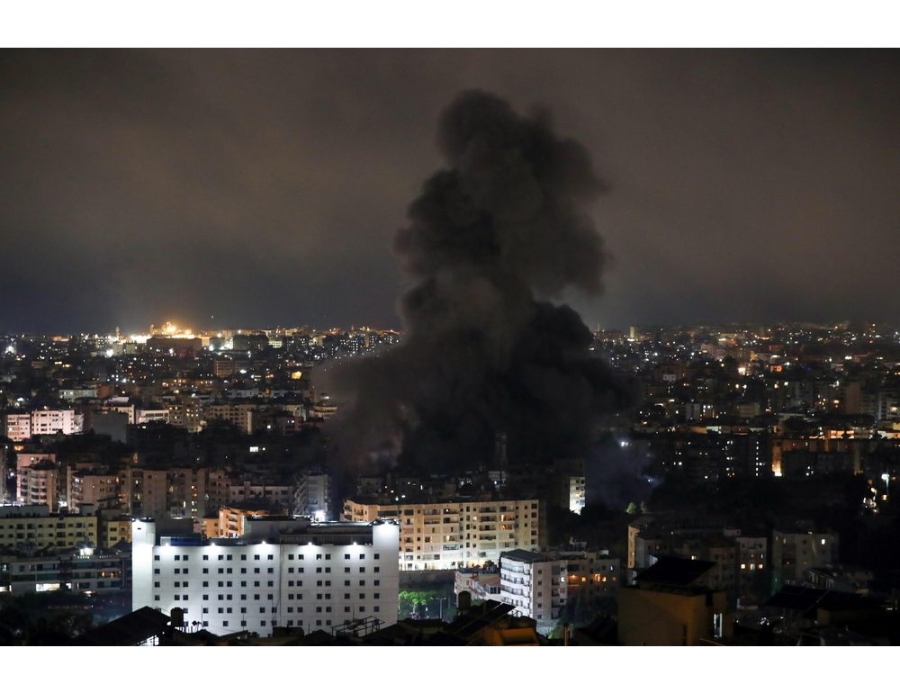Aerei israeliani bombardano tre quartieri di Beirut