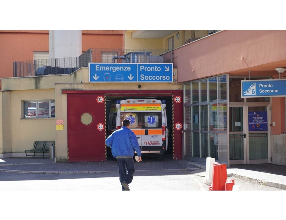 Aggredisce infermiere e guardia giurata al Pronto soccorso, arrestato