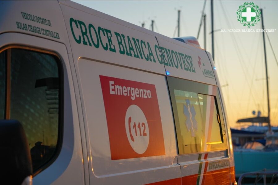 La donna le aveva riprese perché avevano sputato per terra