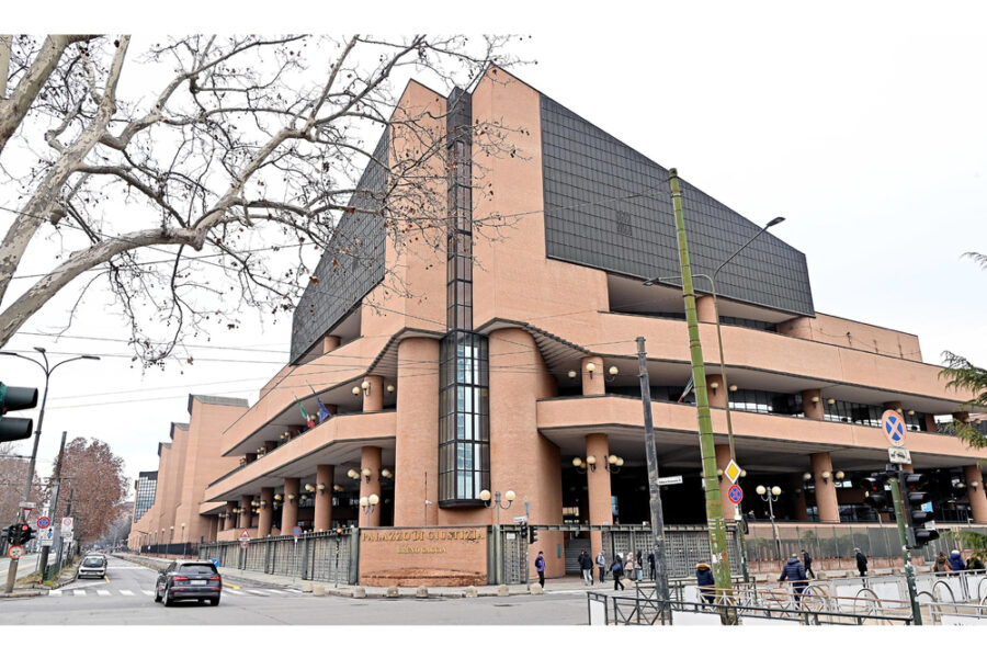 Riprese l'agguato e lo diffuse sui social