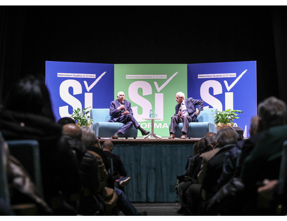 Al via la maratona oratoria per il sì al referendum in piazza Cavour a Roma