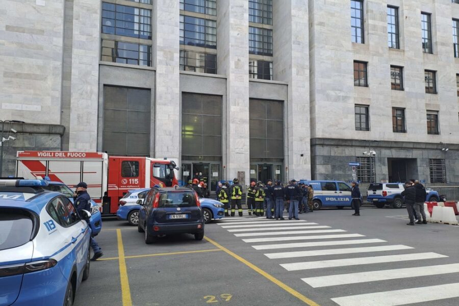 Sul posto Polizia e vigili dl fuoco