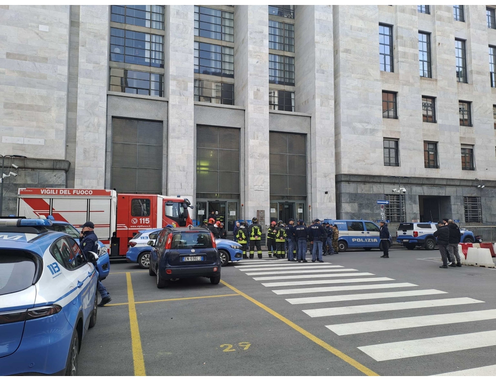 Allarme bomba al Palagiustizia di Milano, controlli in corso