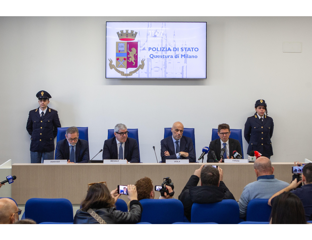 Altri due poliziotti indagati a Milano nell’indagine su Cinturrino