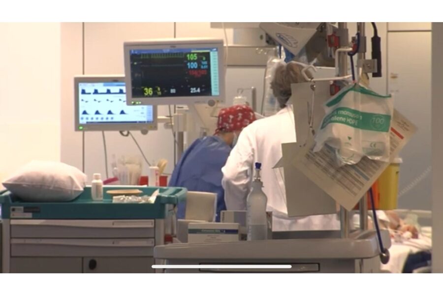 Il giovane era stato ricoverato in terapia intensiva a Novara