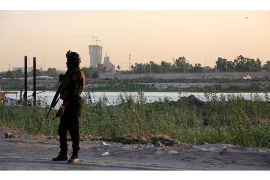 Fumo nero sul complesso nel cuore della capitale irachena