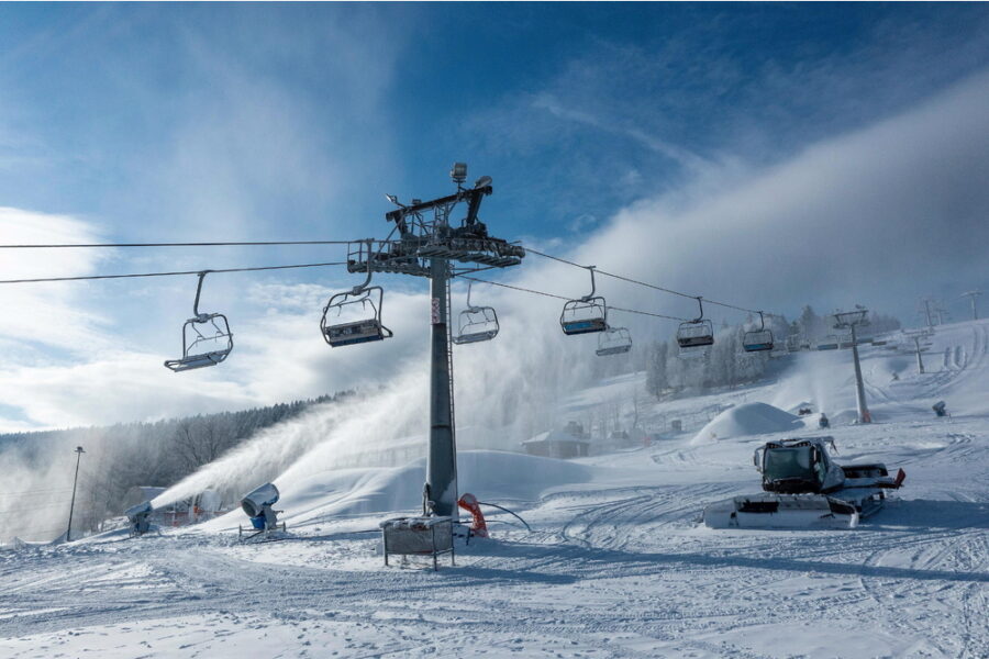 Illesa dopo volo di circa tre metri in un impianto del Lecchese