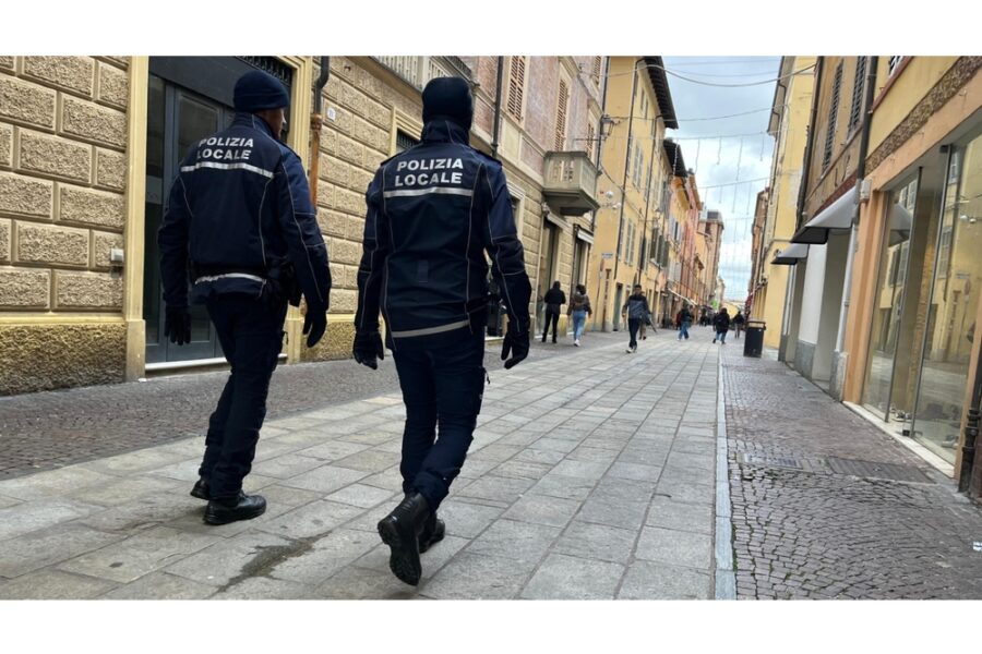Segnalato da passanti in un tratto dove passano auto