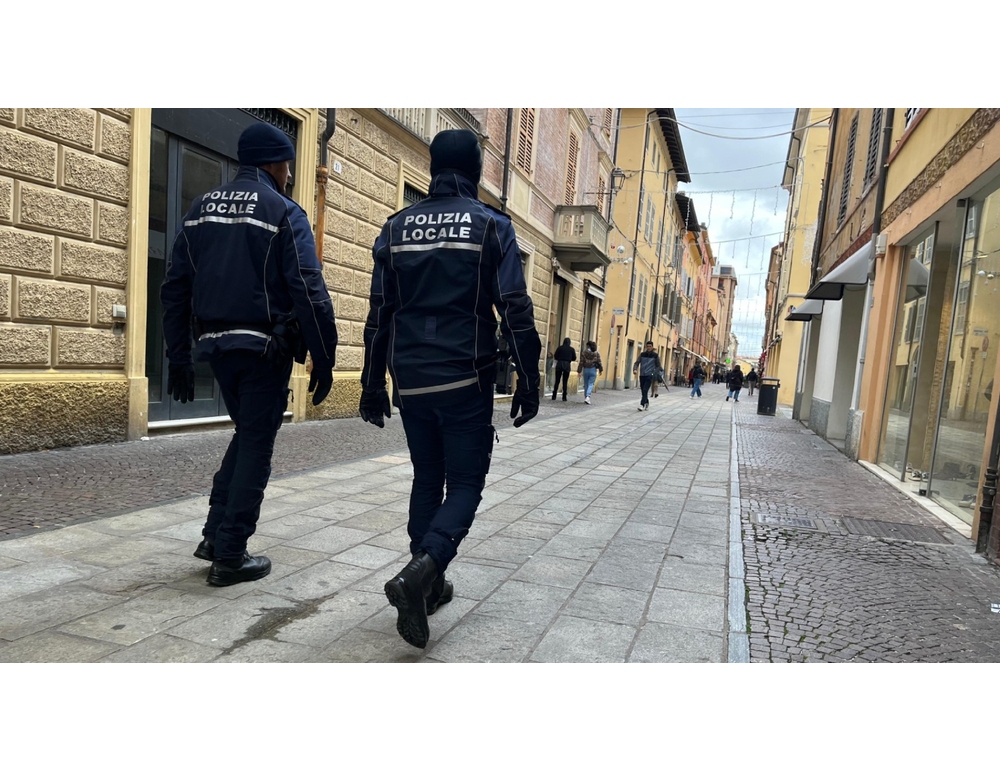 Bambino di due anni vaga in strada a Sassuolo, trovato dai vigili