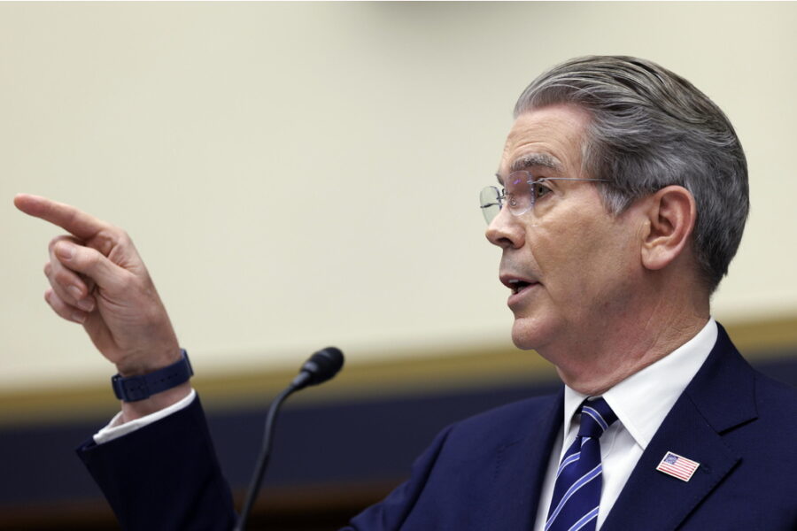 'Scorta a petroliere nello Stretto di Hormuz non appena militarmente possibile'