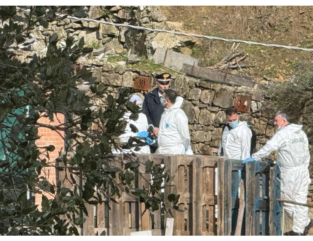 Bimba morta: repertate tracce di sangue nell’auto della madre