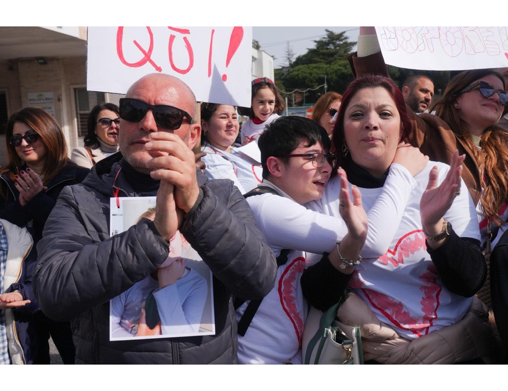 Bimbo trapiantato, al Monaldi in 100 per esprimere solidarietà a Guido Oppido