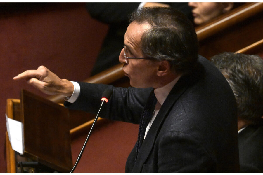 Considerano le Aule come cosa loro