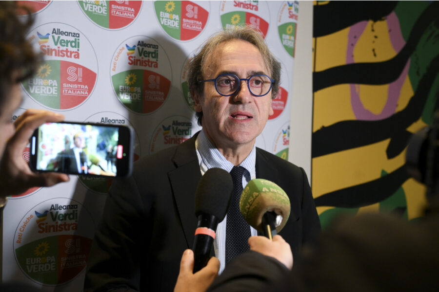 'Respingere la richiesta di Trump di intervenire a difesa di Hormuz'