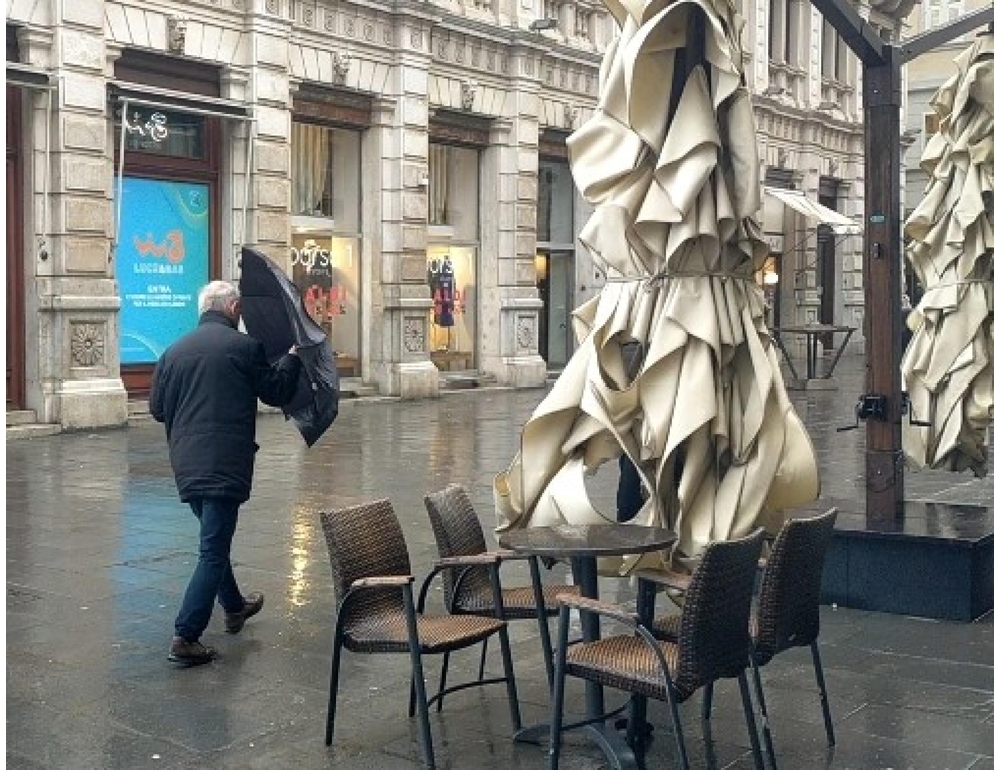 Bora si intensifica, attese raffiche fino a 110 km/h a Trieste