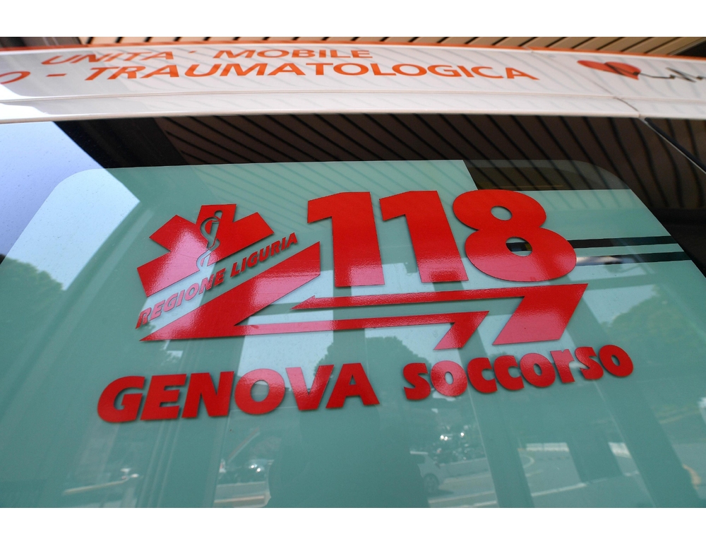 Cade da muraglione, gravissima tredicenne