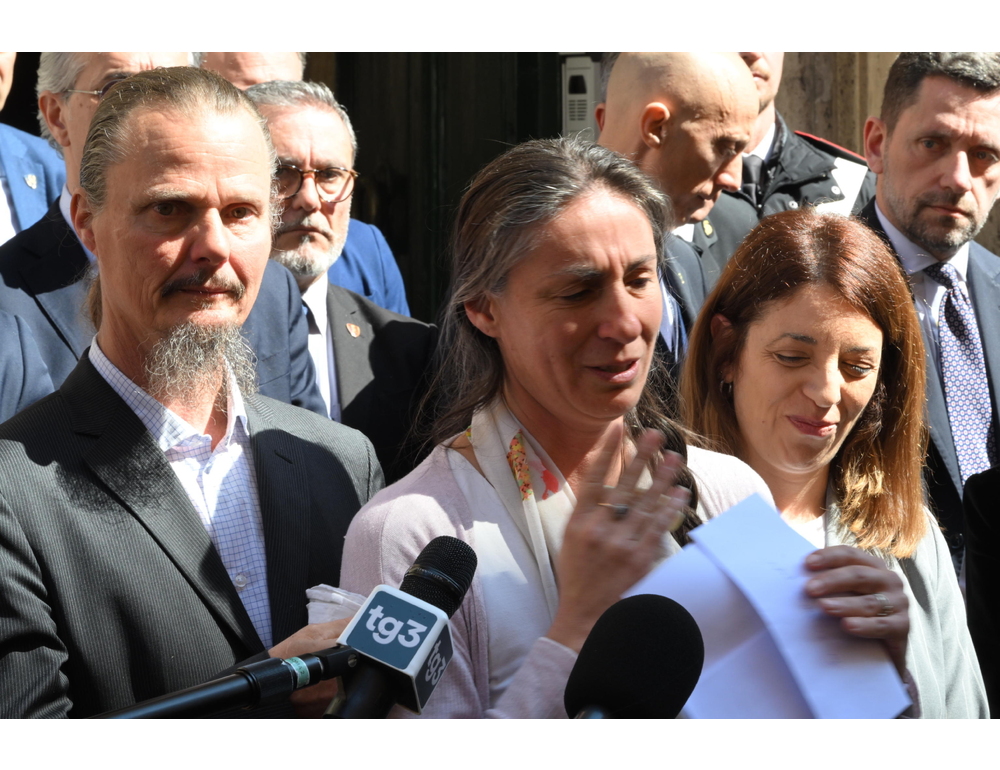 Catherine in lacrime, vogliamo tornare a essere di nuovo una famiglia