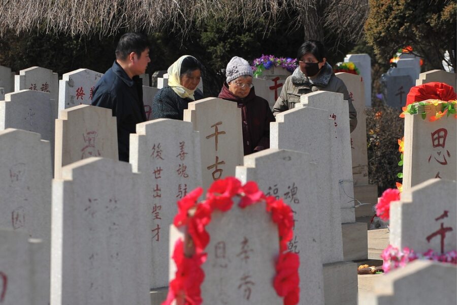 Pratica diffusa per evitare di pagare i costi delle tombe