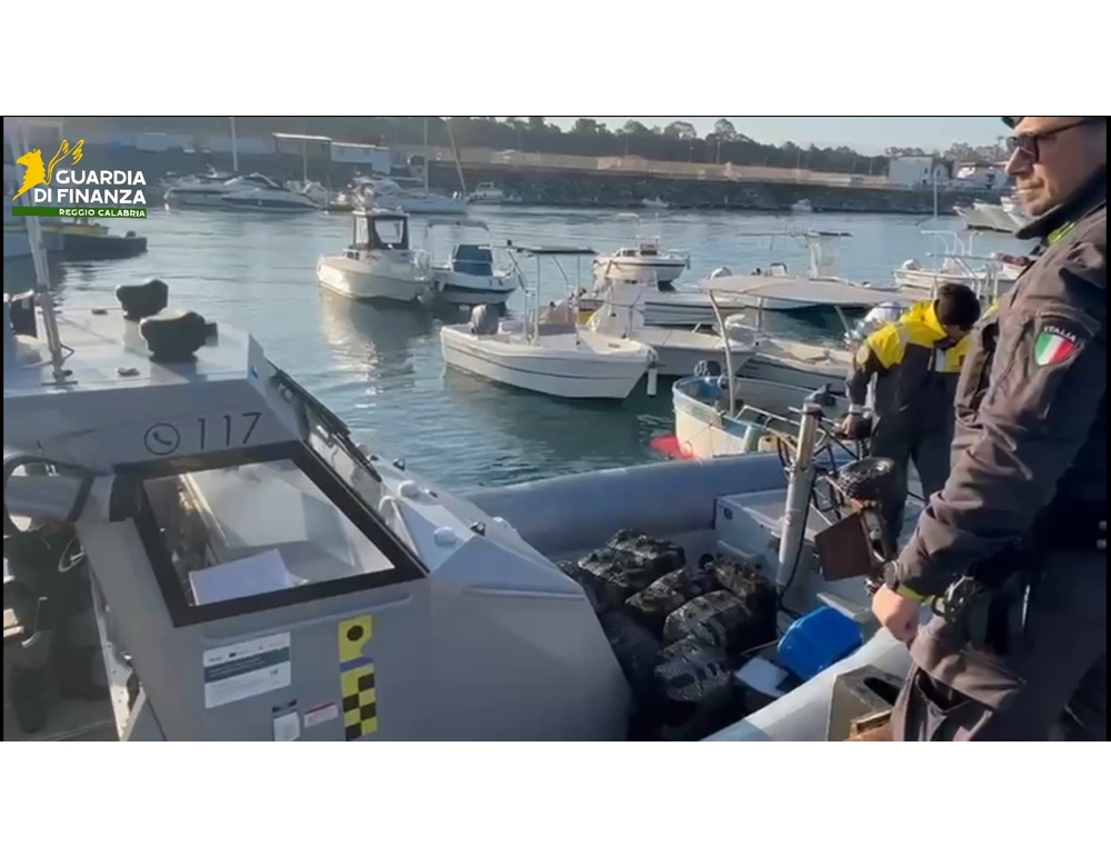 Cocaina nella chiglia di una nave, sequestrati 400 kg a Gioia Tauro