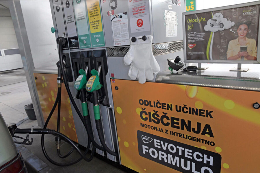 Benzina 'sold out' soprattutto per auto da Austria. Pochi gli italiani