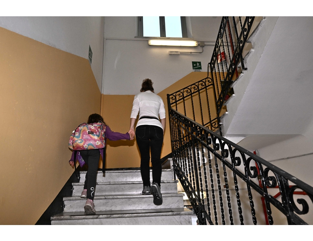 ‘Commessa madre single discriminata nei turni’, condannata Karl Lagerfeld