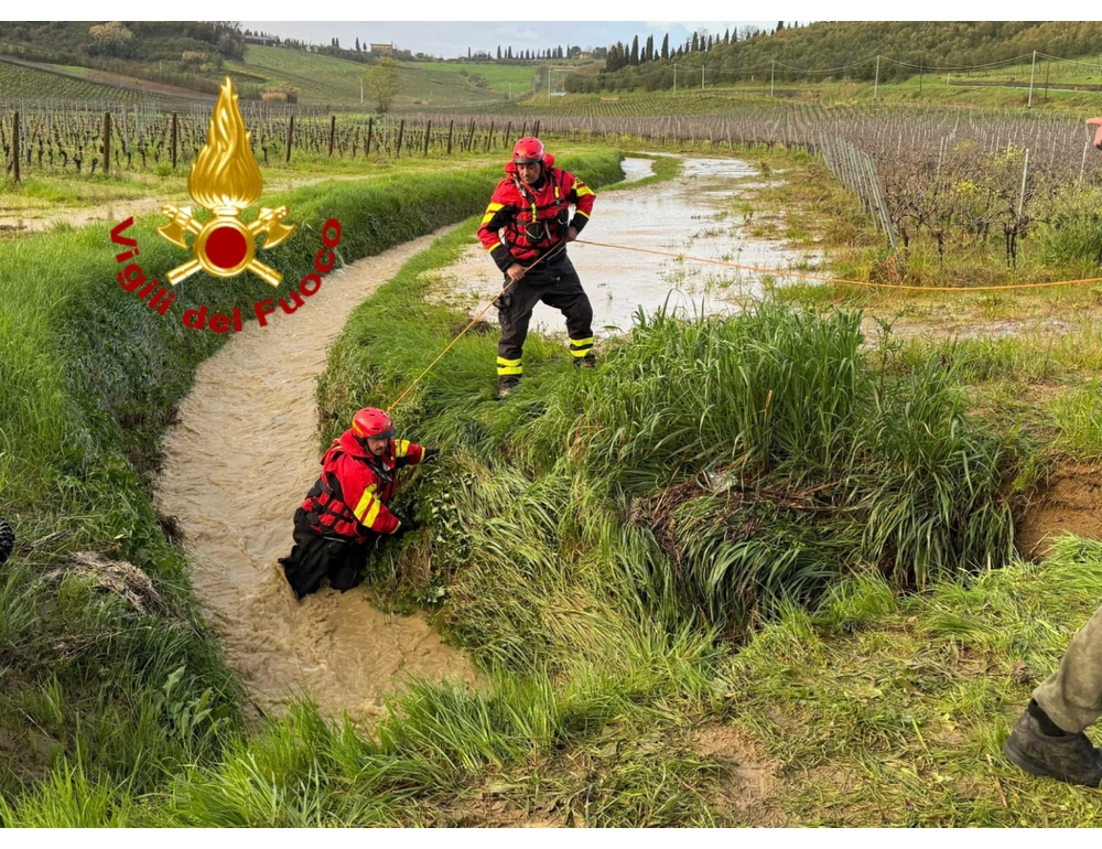 Con la moto finisce in un canale, 31enne disperso nel Fiorentino