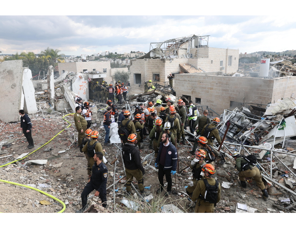 Condominio colpito nel centro d’Israele, sei morti e decine di feriti