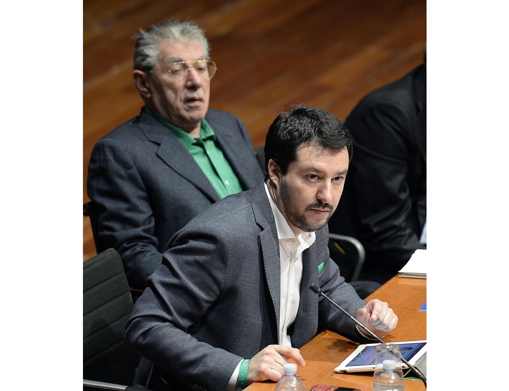Coro a Pontida contro Salvini, ‘molla la camicia verde, vergogna’