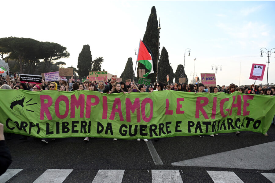 Tra gli slogan 'Consenso sì