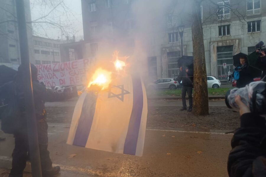 Striscione contro la Rai