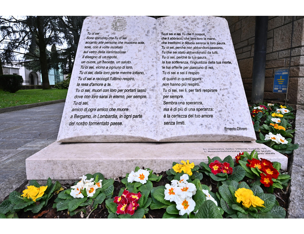 Covid, al cimitero di Bergamo 6 anni dopo il ricordo della strage