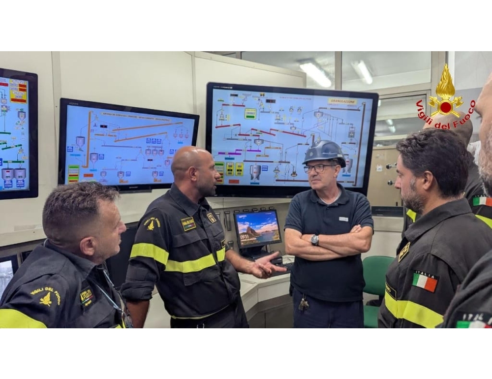 Crolla palazzina disabitata a Licata, si cerca un uomo