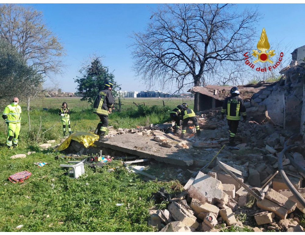 Crollo in casale abbandonato al parco degli Acquedotti a Roma, due morti