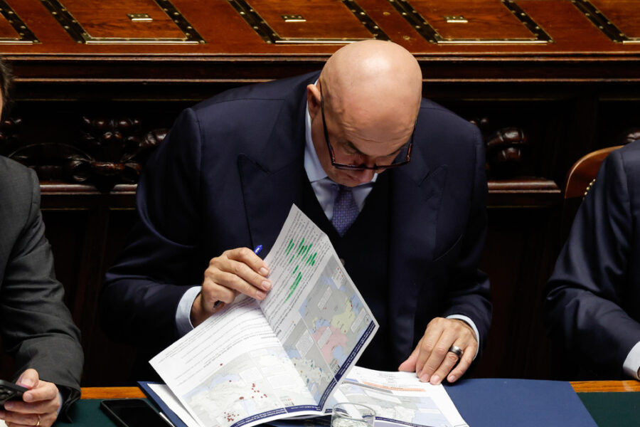 'Valutiamo eventuali spostamenti anche in Libano con le navi'