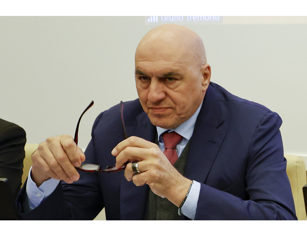 Crosetto, ‘valutiamo aiuto rapido ai Paesi del Golfo, con decreto o altro’