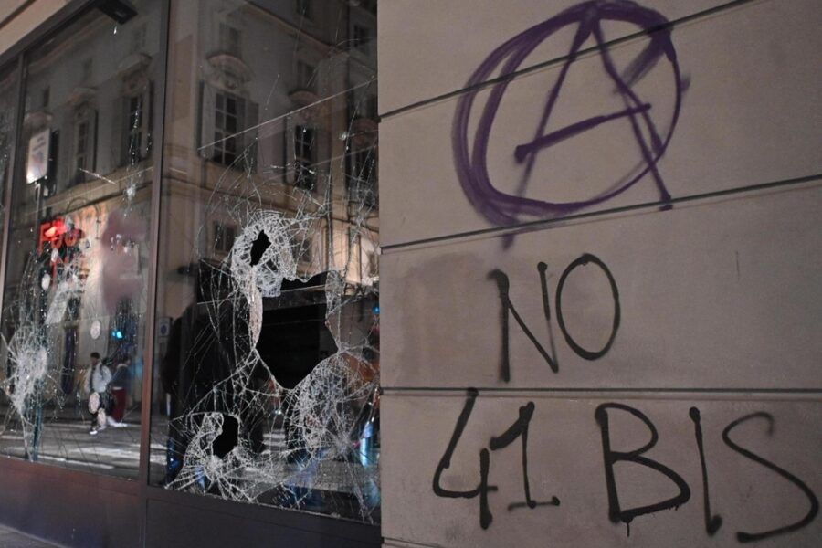 Processo in corso a Torino per 18 anarchici