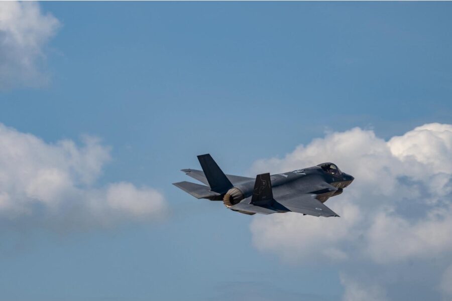 Almeno sei i feriti nel cuore di Tel Aviv dopo missile con testata da 100kg esplosivo