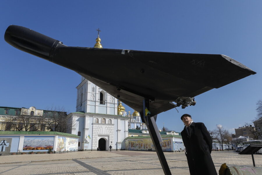 Colpita la ciminiera dell'impianto