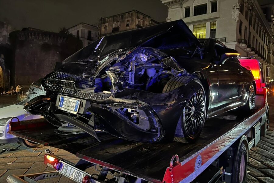 L'incidente ieri sera a Napoli : una morta sul colpo