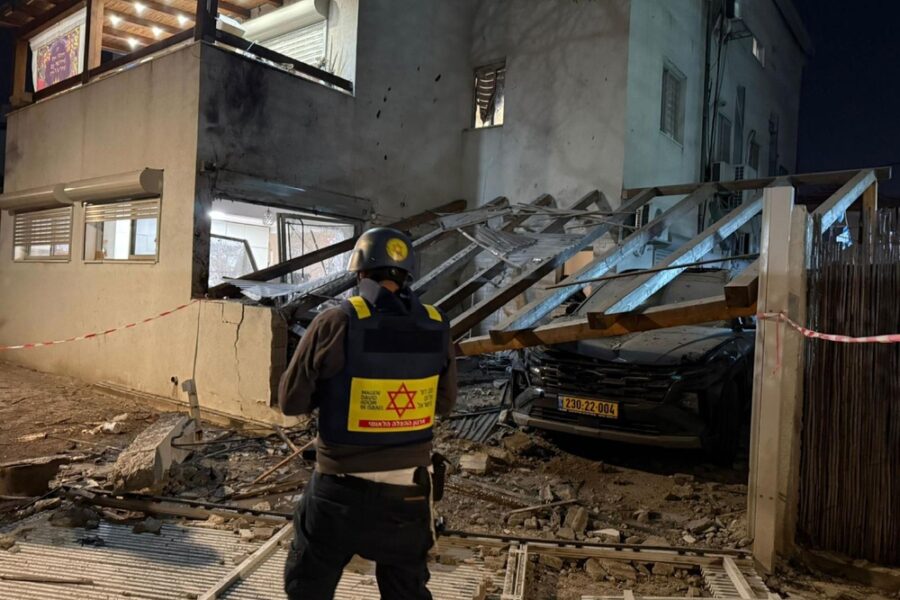 Pezzi di missile cadono su una scuola a Gerusalemme