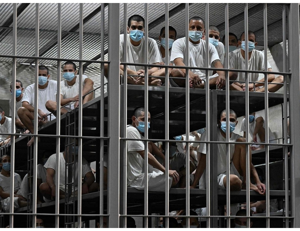 El Salvador approva l’ergastolo per i reati più gravi